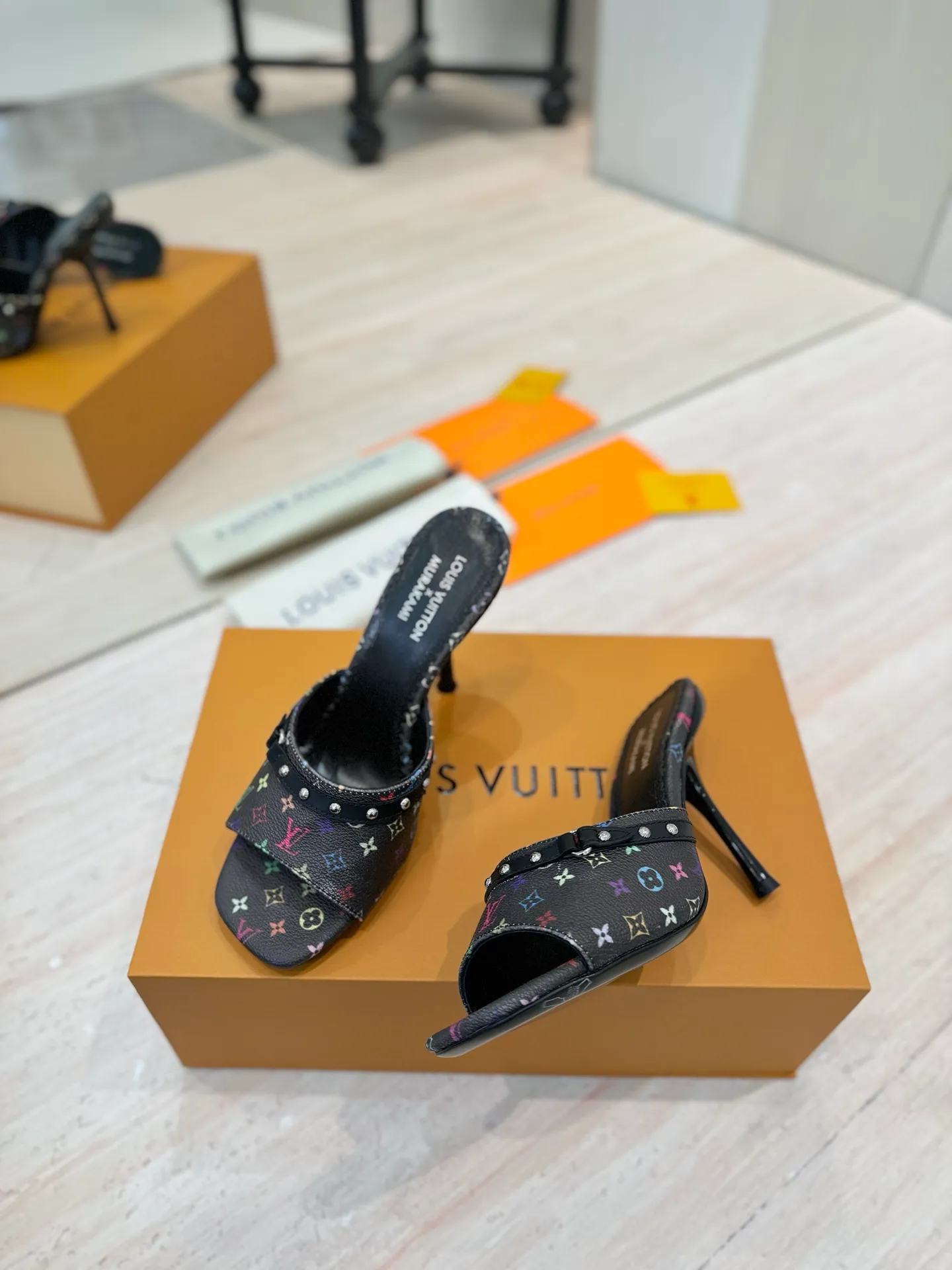 👟👟Ex-factory price 600👟👟 (top version) louis vuitton LV Louis Vuitton 25/Spring and Summer The latest Mary Jane shoes are simple and exquisite, full of high-end, showing elegance~ They look great on the feet and are full of summer shoes💯Awesome ✅Upper: 3D printed cowhide ✅Inner lining: Sheepskin lining, ✅Outsole: Genuine leather outsole imported from Italy ✅Size: 35-41 (40 to 41 customized, non-returnable) ✅Packaging: full set of packaging